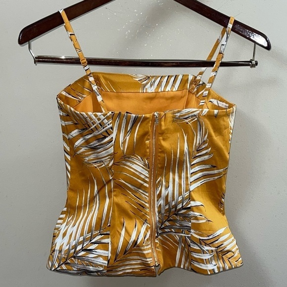 The Skinny Crop White House Black Market Pants and Palm-Print Bustier Set. - Picture 3 of 11